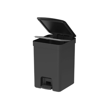 Lixeira Trium com Pedal Preto 12L
